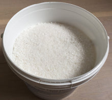 Laden Sie das Bild in den Galerie-Viewer, Totes Meer Salz Mineral | Badesalz - Natur 5kg im Standbeutel - actiMare.de Shop